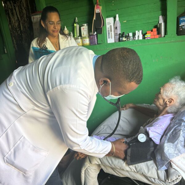 ¡Revolución en la salud! El Hospital Dr. Luis Espaillat lleva la medicina hasta la puerta de los pacientes